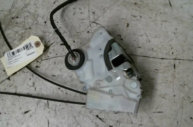 Serrure porte avd Toyota YARIS (_P13_) 1.3 (nsp130_) (2011) occasion
