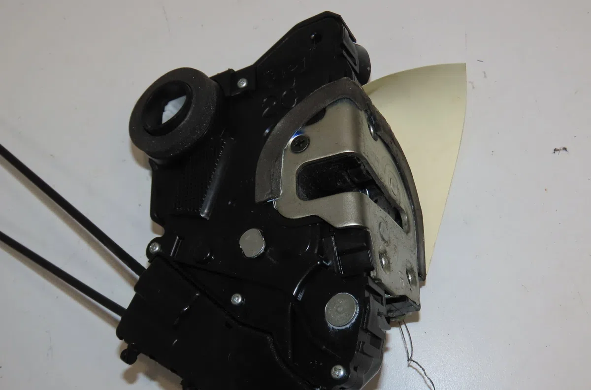 Serrure porte avd Toyota YARIS (_P9_) 1.0 vvt-i (ksp90_) (2005-2011) 5 portes occasion