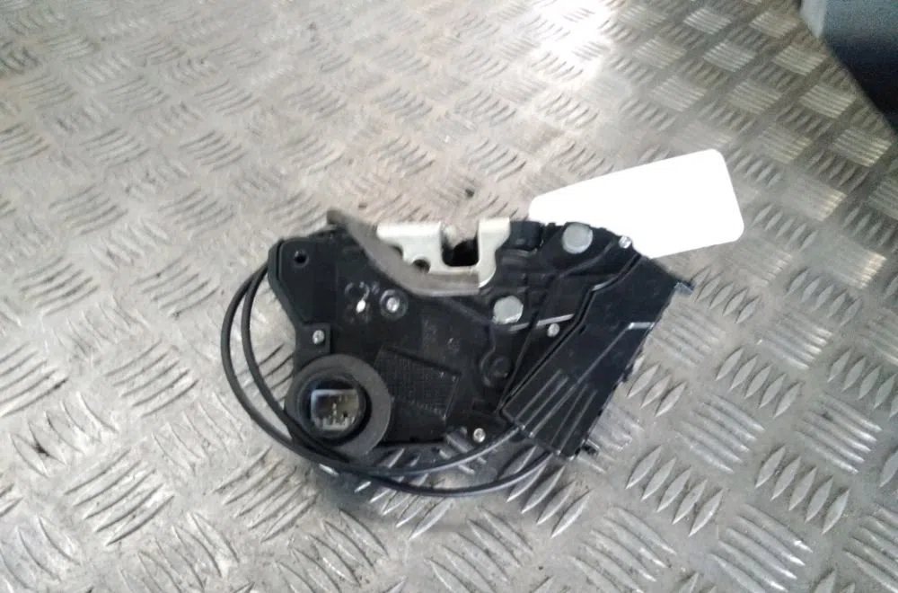 Serrure porte avd Toyota YARIS (_P9_) 1.0 vvt-i (ksp90_) (2005-2011) 5 portes occasion