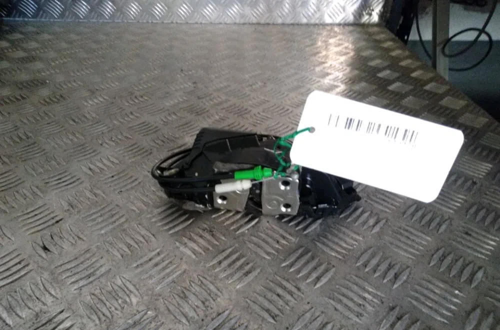 Serrure porte avd Toyota YARIS (_P9_) 1.0 vvt-i (ksp90_) (2005-2011) 5 portes occasion