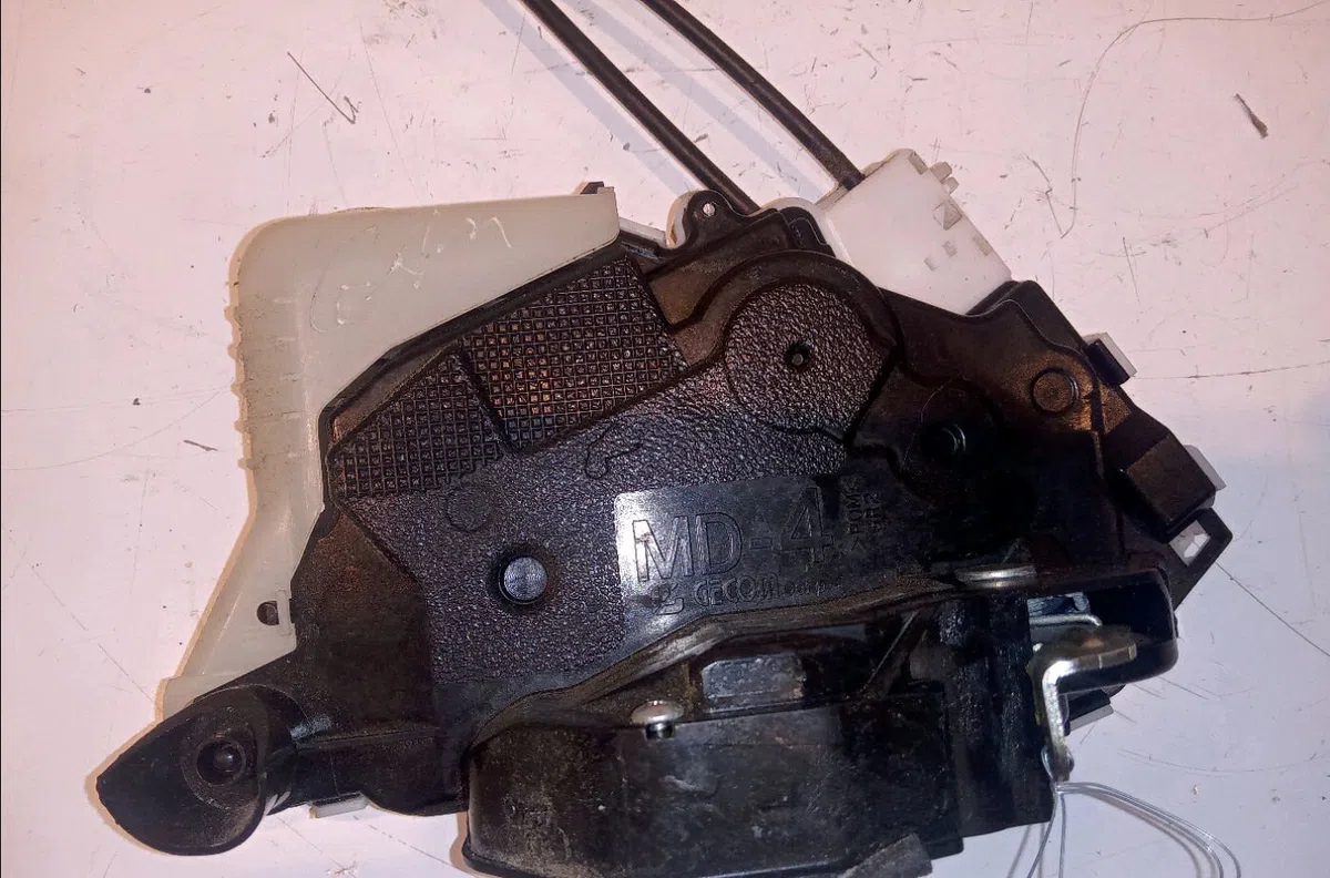 Serrure porte avd Toyota YARIS (_P9_) 1.4 d-4d (nlp90_) (2005-2012) occasion