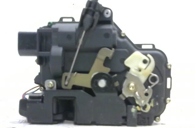Serrure porte avd VOLKSWAGEN BORA occasion