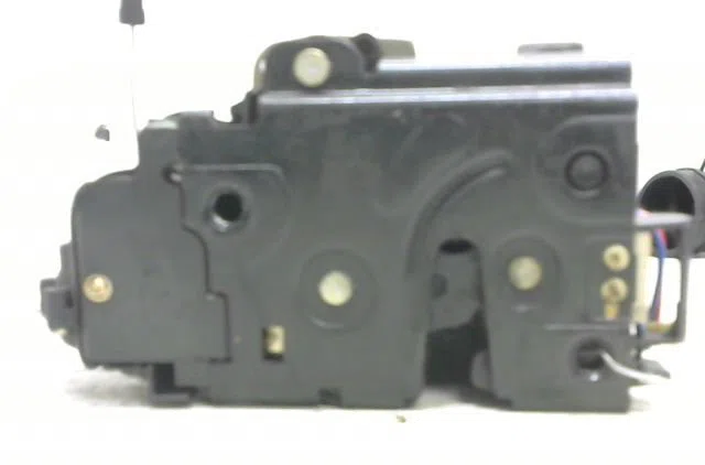 Serrure porte avd VOLKSWAGEN BORA occasion