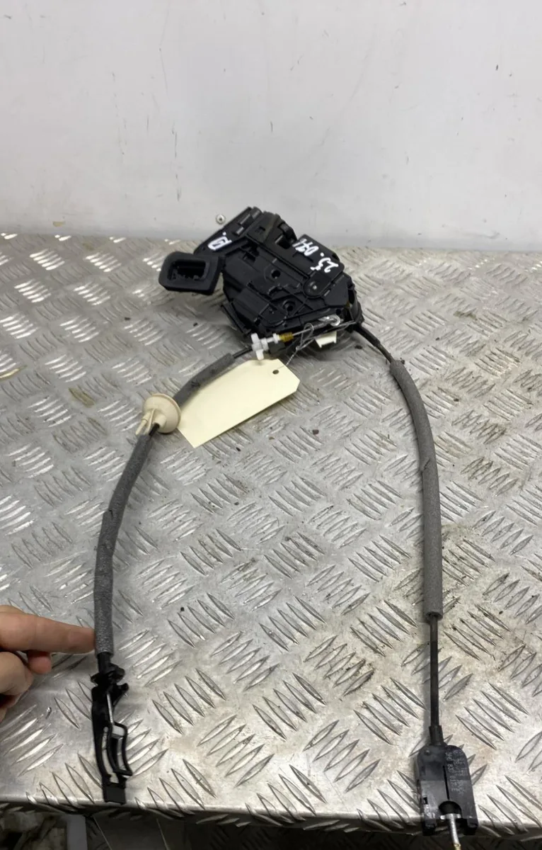 Serrure porte avd VOLKSWAGEN GOLF 7 PHASE 1 occasion