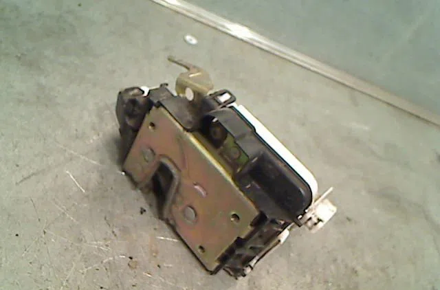 Serrure porte avd VOLKSWAGEN GOLF III Phase 1 01-1992--12-1997 occasion