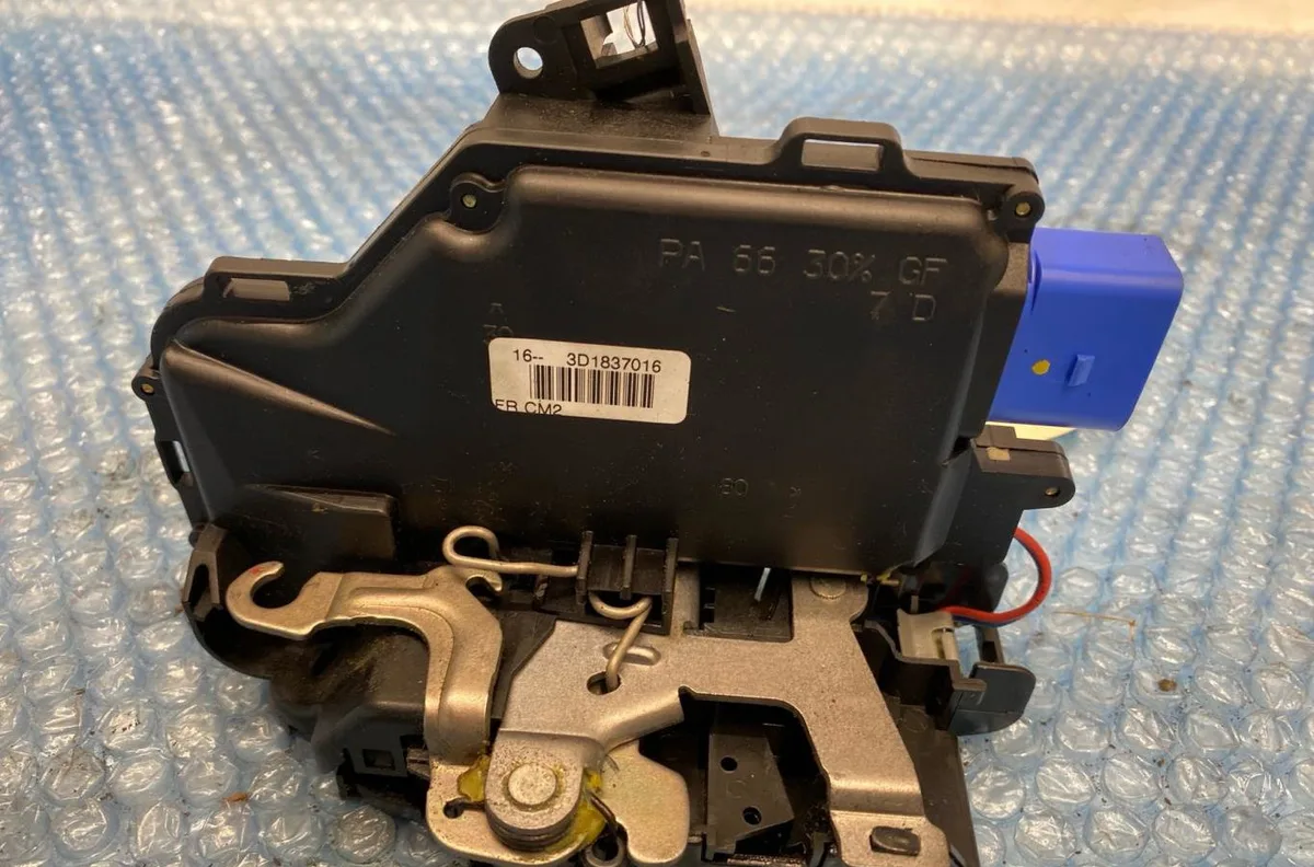 Serrure porte avd Volkswagen GOLF PLUS V (5M1, 521) 1.9 tdi (2005-2009) 5 portes occasion