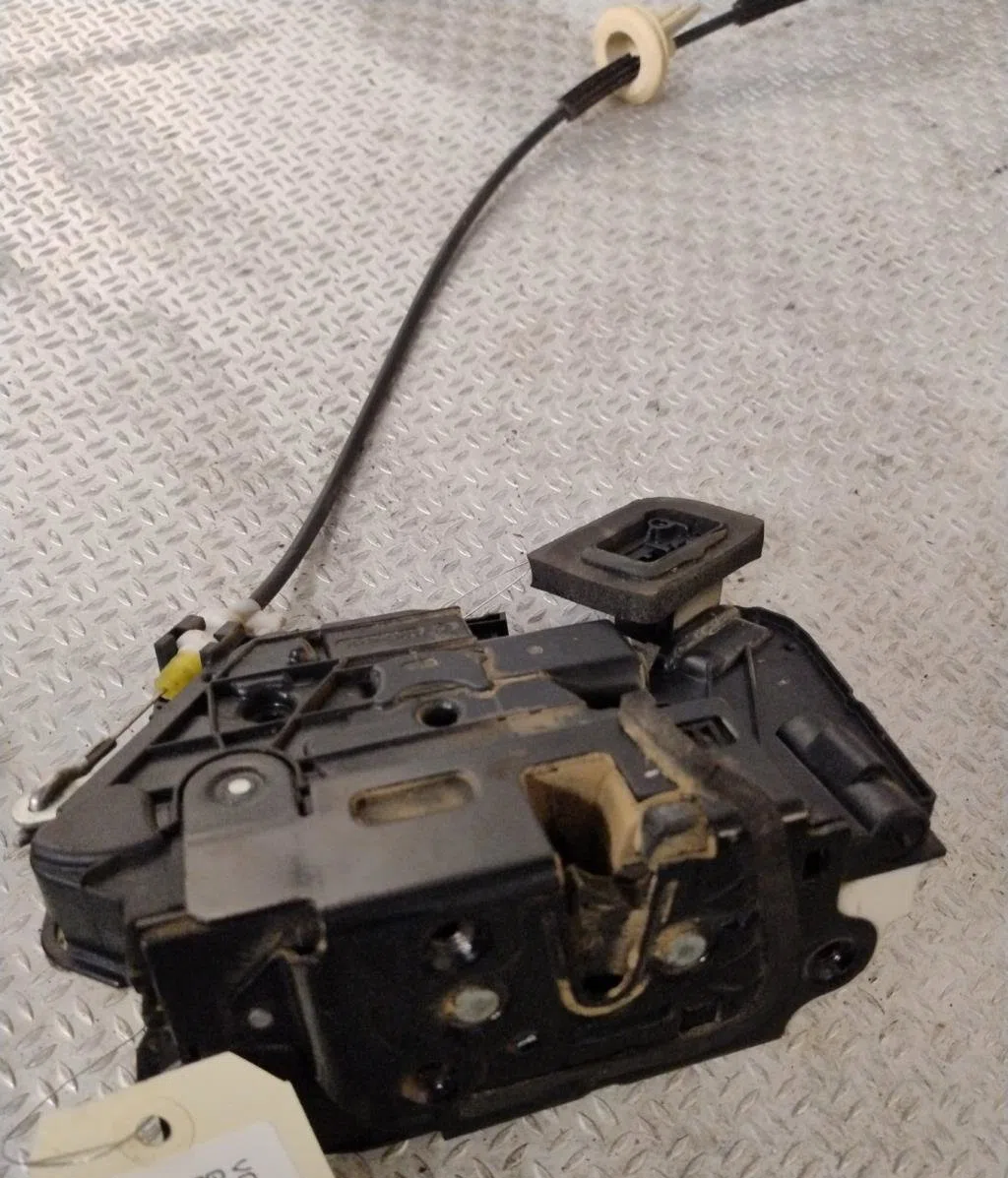 Serrure porte avd Volkswagen GOLF VI (5K1) 1.6 tdi (2009-2012) 5 portes occasion