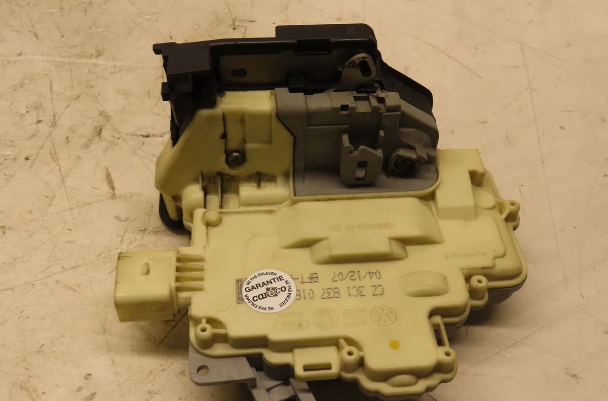 Serrure porte avd Volkswagen PASSAT B6 (3C2) 2.0 tdi 16v (2005-2010) occasion