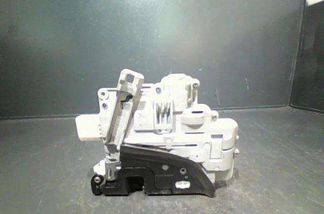 Serrure porte avd Volkswagen PASSAT B6 (3C2) 2.0 tdi (2005-2009) occasion