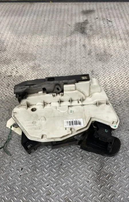 Serrure porte avd VOLKSWAGEN POLO 5  POLO 5 PHASE 1 occasion
