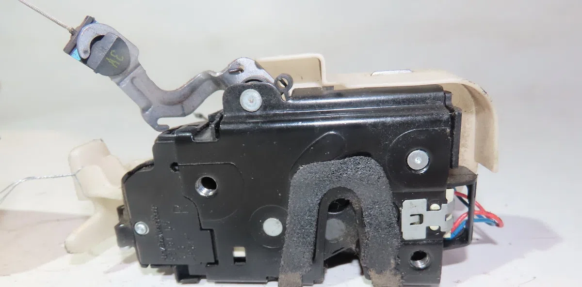 Serrure porte avd Volkswagen POLO (9N_, 9A_) 1.2 12v (2001-2007) 5 portes occasion