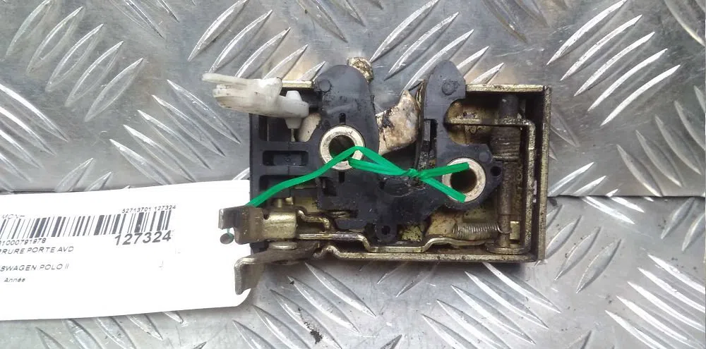 Serrure porte avd Volkswagen POLO II (86C, 80) 1.0 cat (1989-1994) occasion