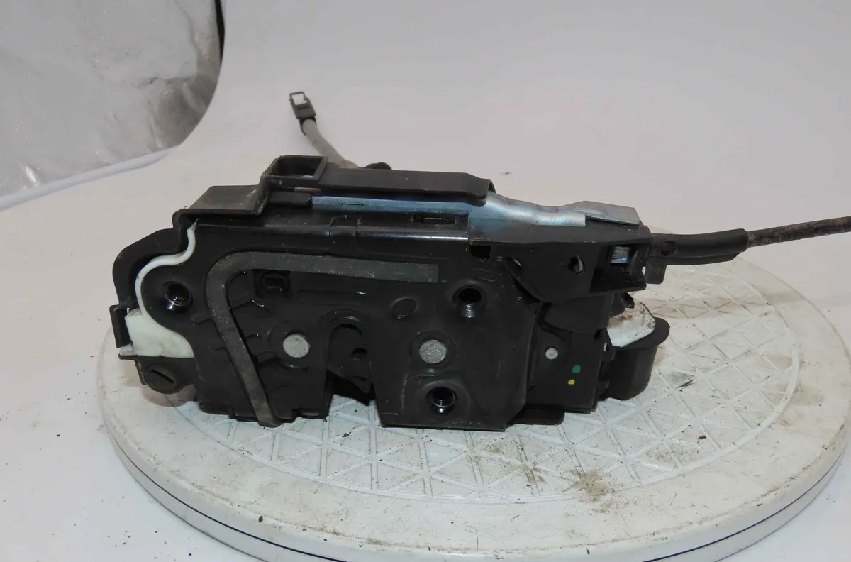 Serrure porte avd VOLKSWAGEN POLO V occasion
