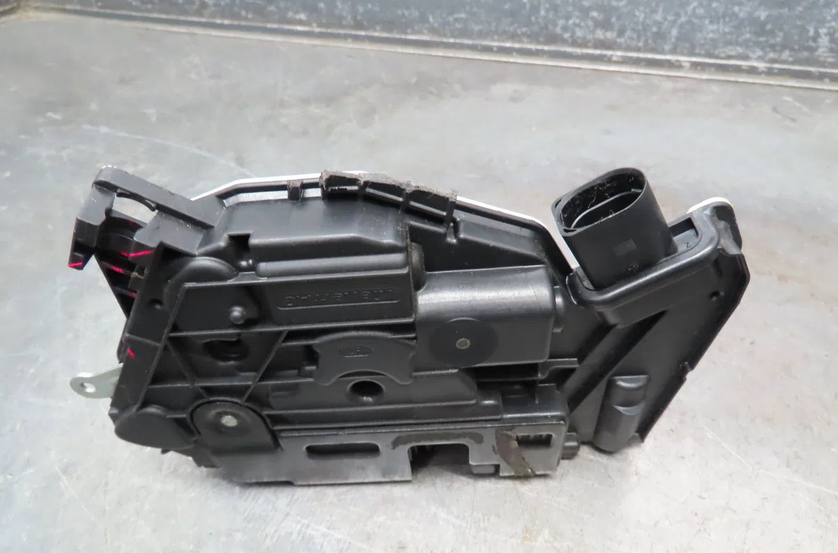 Serrure porte avd Volkswagen SCIROCCO III (137, 138) 2.0 tfsi (2008-2009) occasion