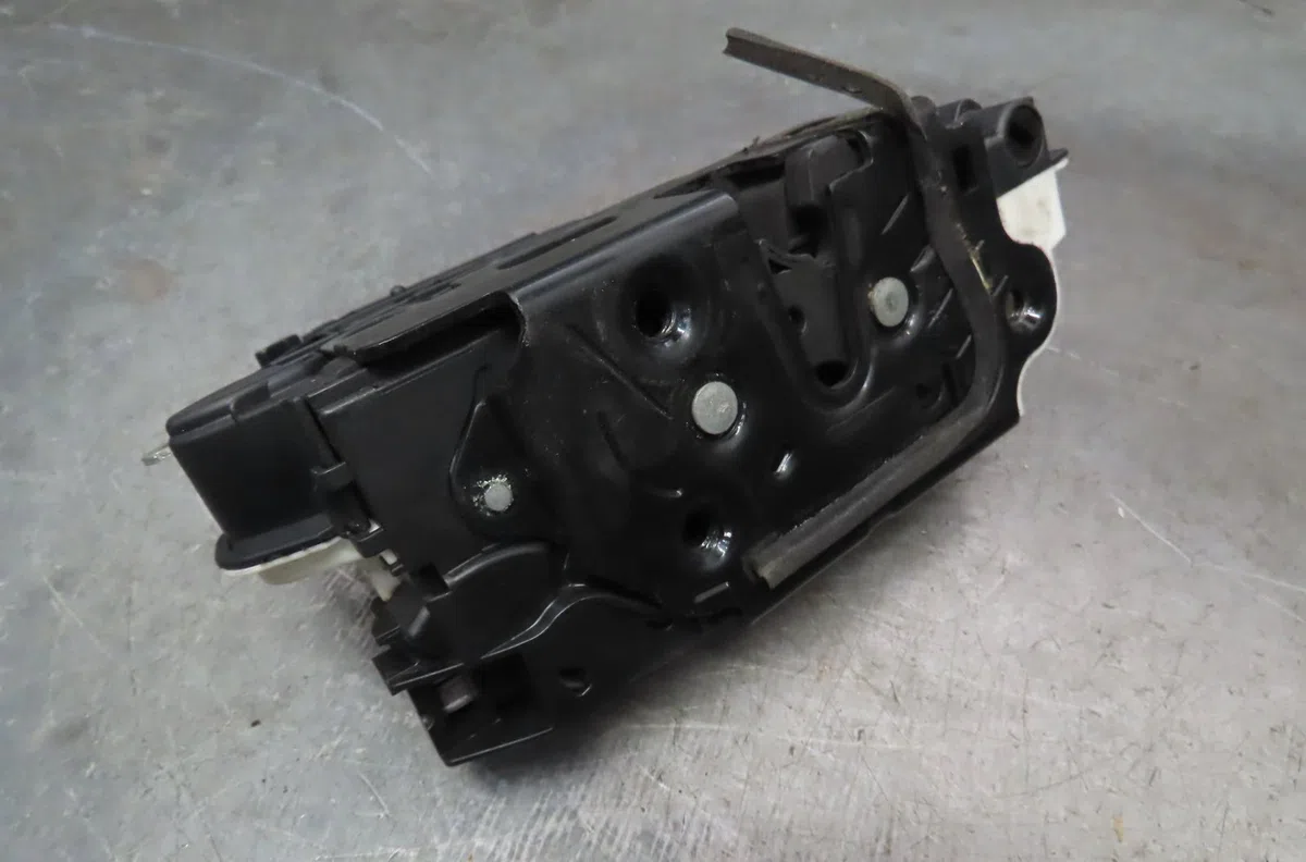 Serrure porte avd Volkswagen SCIROCCO III (137, 138) 2.0 tfsi (2008-2009) occasion