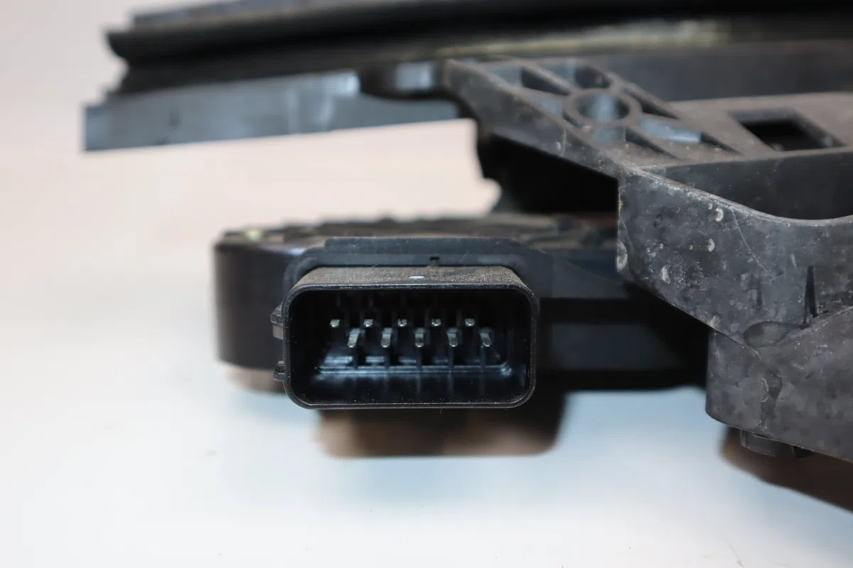 Serrure porte avd Volvo V50 (545) 2.0 d (2004-2010) occasion