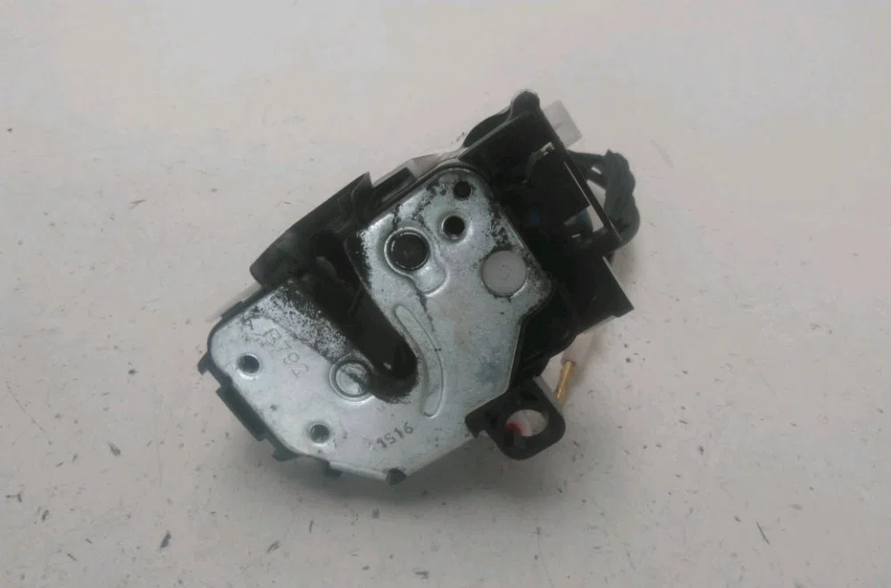 Serrure porte avg Abarth 500 - 595 - 695 1.4 (312.axf11, 312.axf1a) (2008) occasion