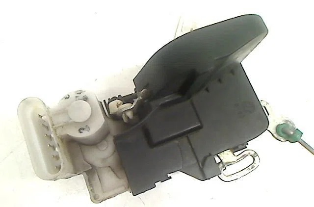 Serrure porte avg Alfa romeo 147 (937_) 1.9 jtd (937.axd1a, 937.bxd1a) (2001-2010) occasion