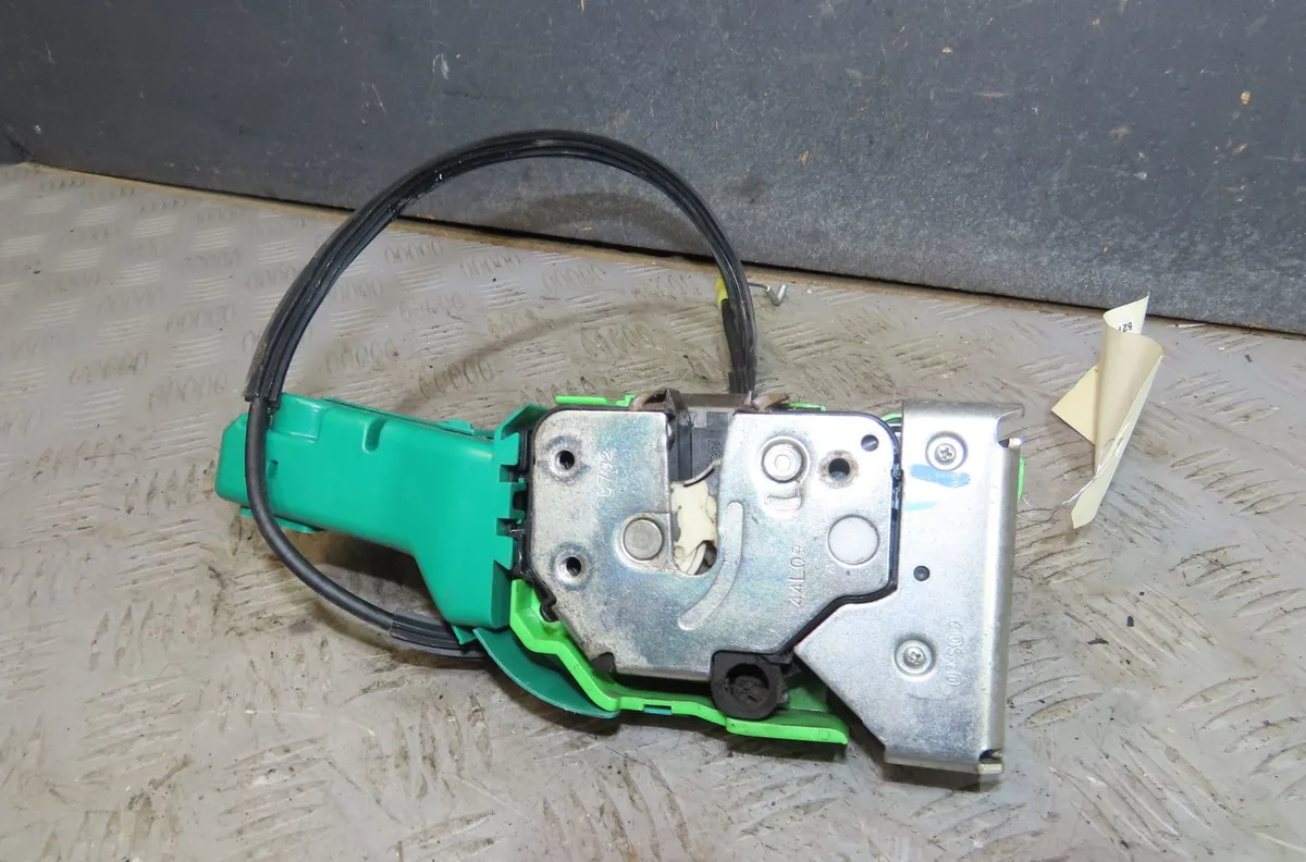 Serrure porte avg Alfa romeo MITO (955_) 1.3 multijet (955axp1a, 955ayc1a) (2009-2018) 3 portes occasion