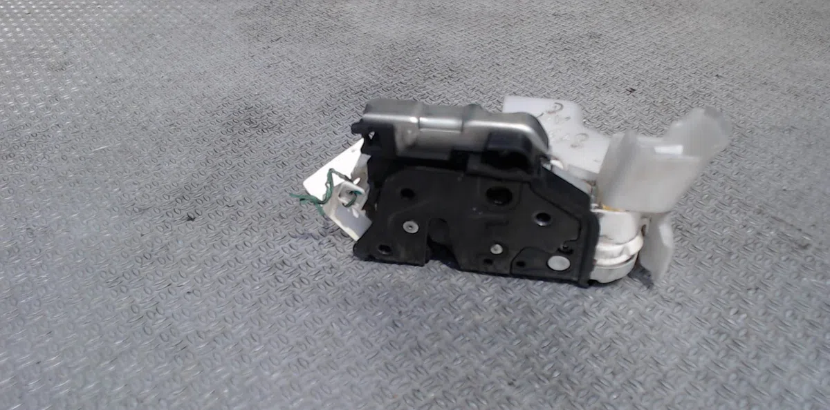 Serrure porte avg Audi A1 (8X1, 8XK) 1.6 tdi (2011-2015) 3 portes occasion