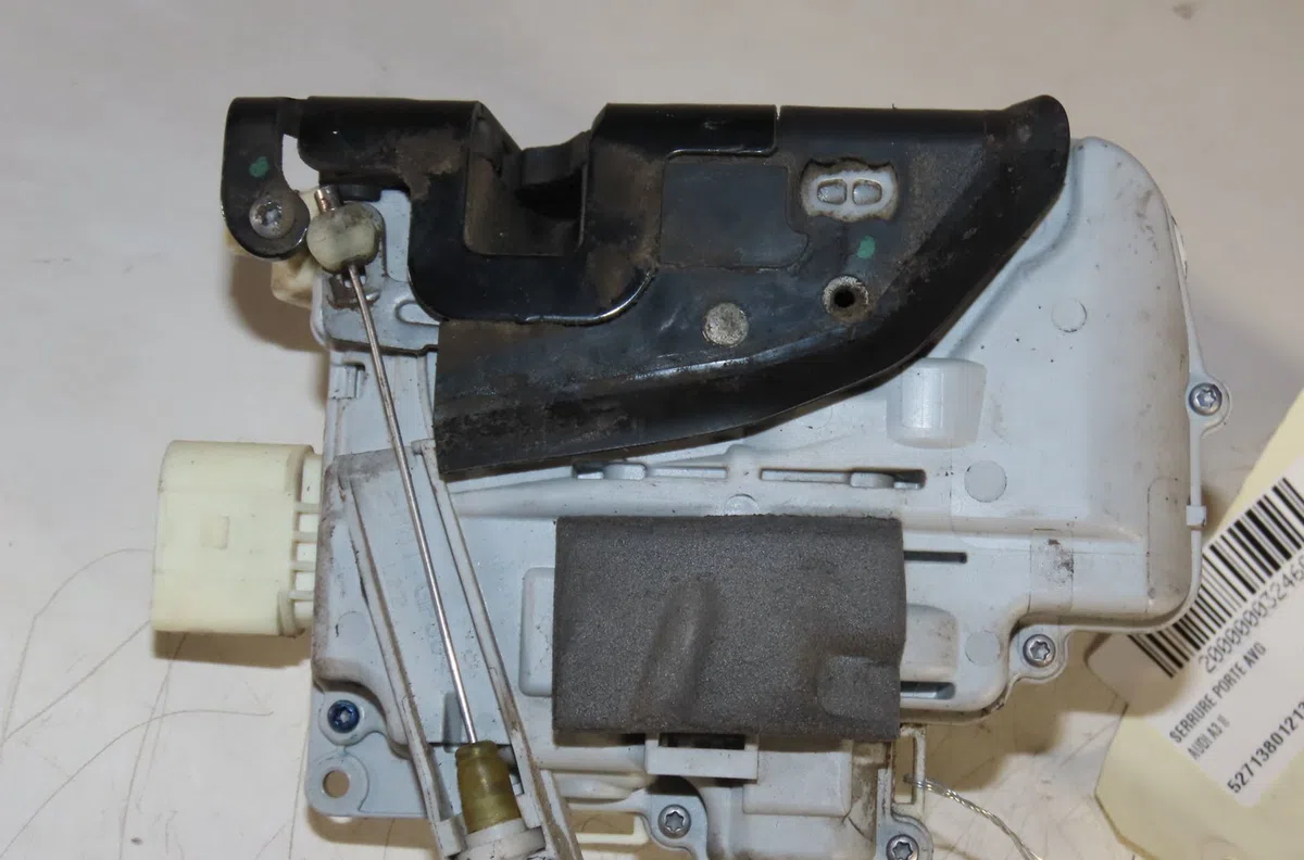 Serrure porte avg Audi A3 (8P1) 1.6 tdi (2009-2012) occasion