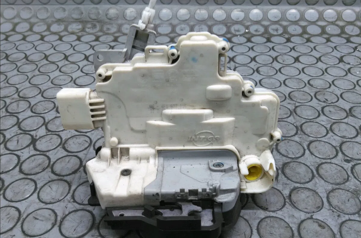 Serrure porte avg Audi A3 (8P1) 2.0 tdi quattro (2003-2008) occasion