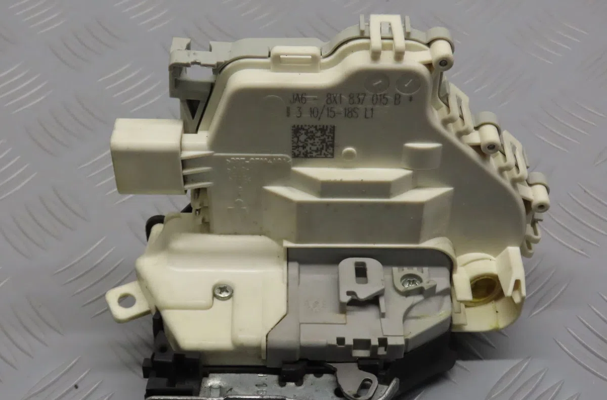 Serrure porte avg Audi A3 (8V1, 8VK) S3 quattro (2013-2014) occasion