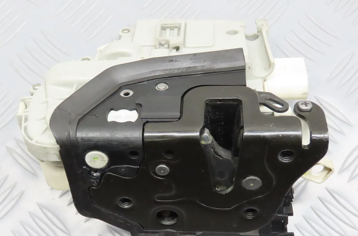 Serrure porte avg Audi A3 Sportback (8VA, 8VF) 2.0 tdi (2012-2020) 5 portes occasion