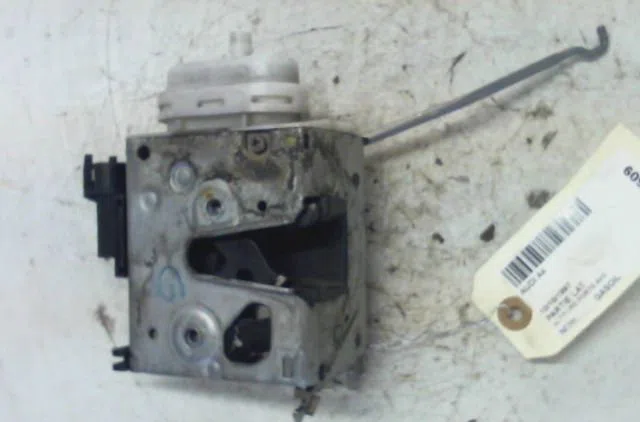 Serrure porte avg AUDI A4 1997 occasion
