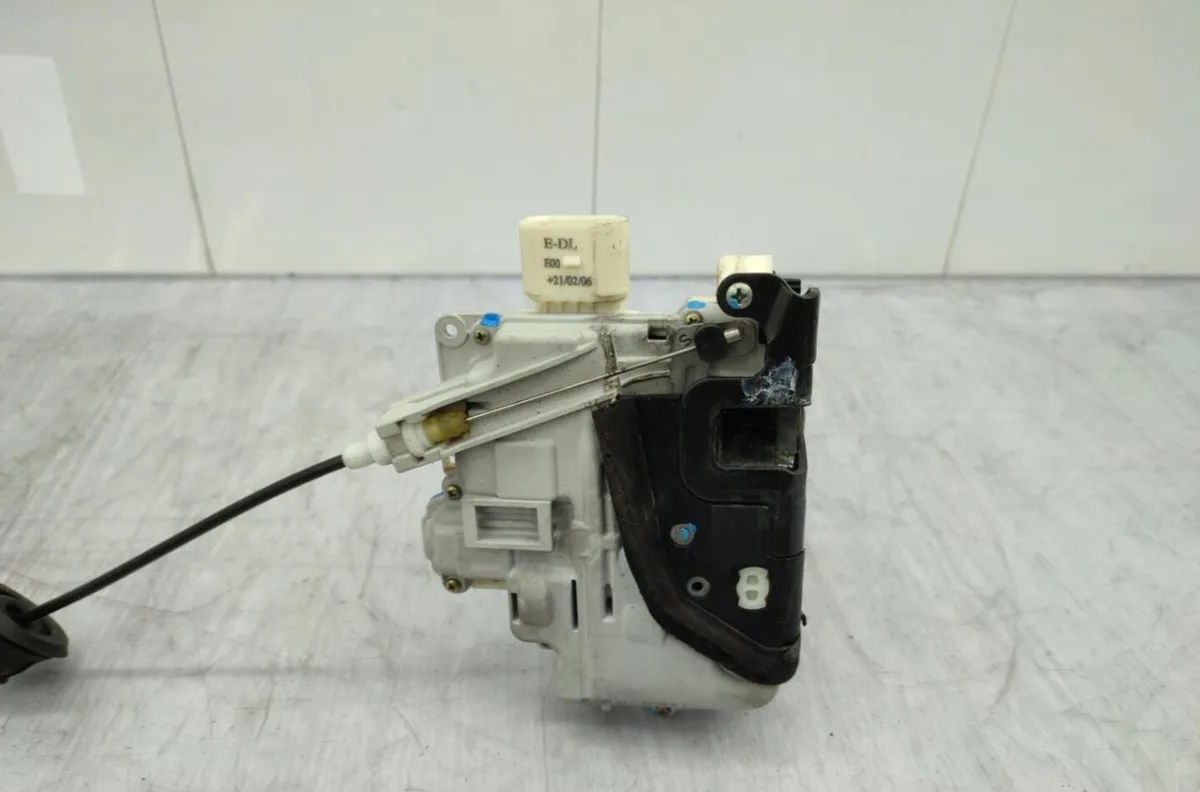 Serrure porte avg AUDI A4 2 AVANT PHASE 2 BREAK occasion