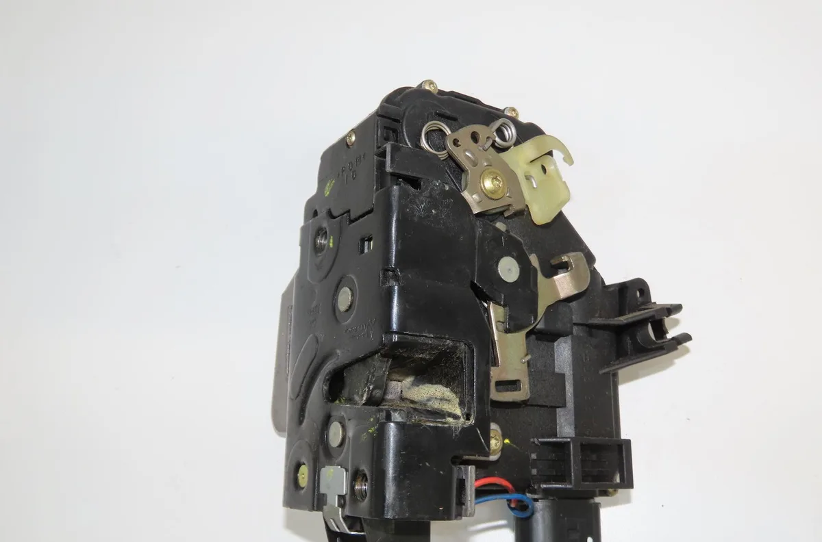 Serrure porte avg Audi A4 B6 (8E2) 1.9 tdi (2000-2004) occasion