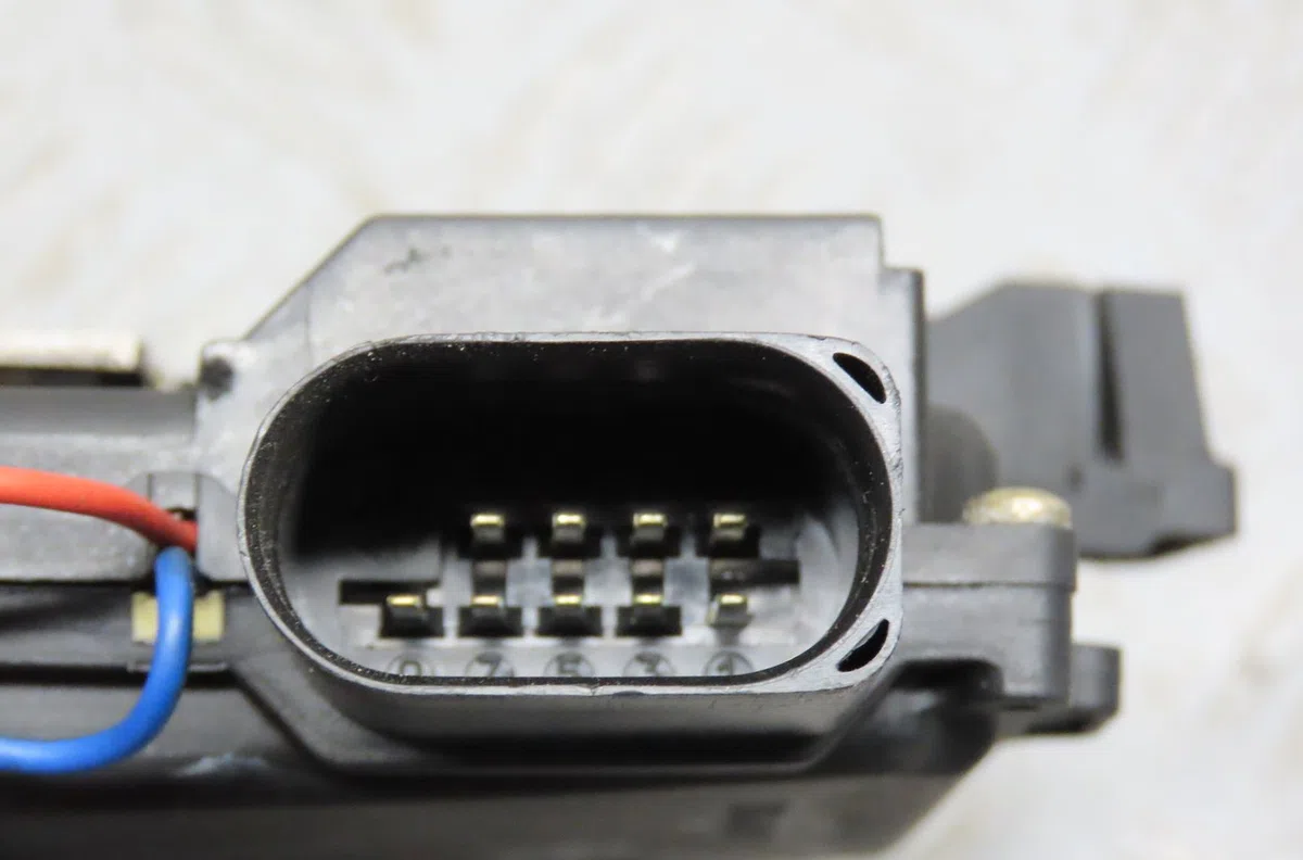 Serrure porte avg Audi A4 B6 (8E2) 2.5 tdi quattro (2000-2004) occasion