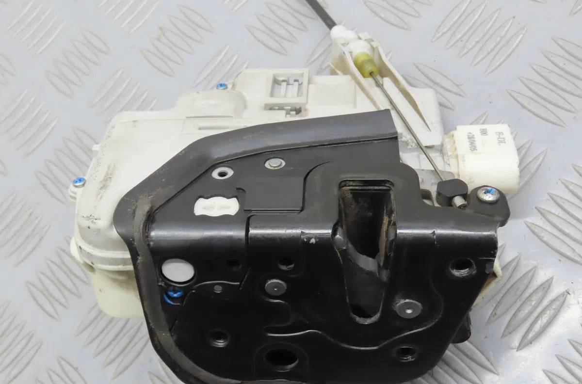 Serrure porte avg Audi A4 B7 (8EC) 1.9 tdi (2004-2008) 4 portes occasion