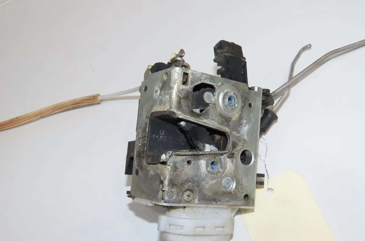 Serrure porte avg Audi A6 C4 (4A2) 2.0 (1994-1997) occasion