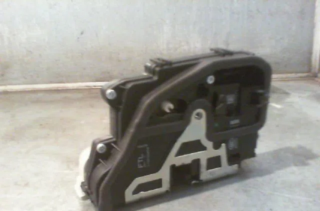 Serrure porte avg B.M.W. X1 2011 occasion