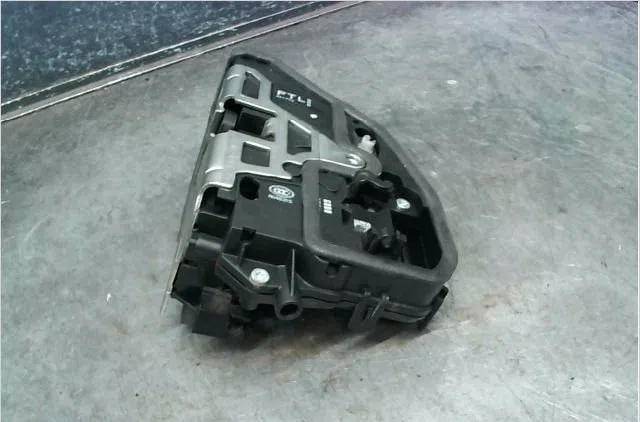 Serrure porte avg Bmw 1 (E81) 116 i (2007-2011) occasion