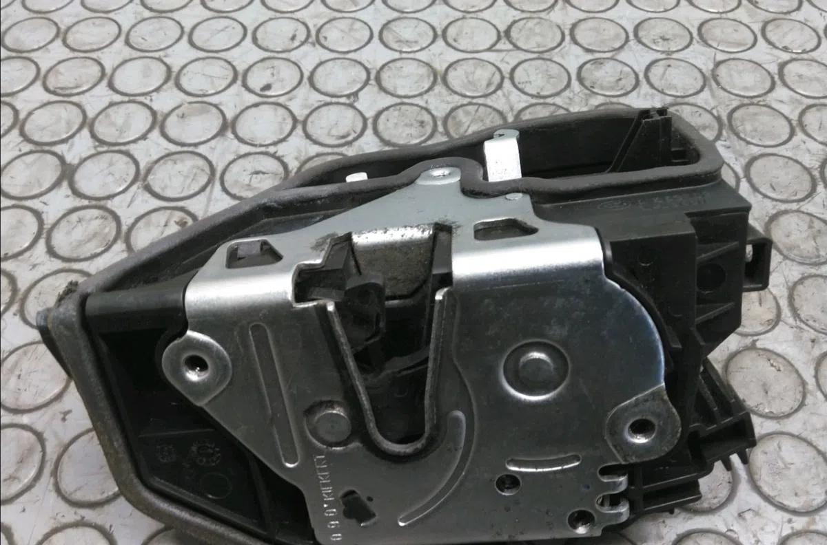 Serrure porte avg Bmw 1 (E87) 116 d (2009-2011) occasion