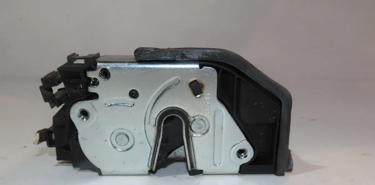 Serrure porte avg Bmw 1 (F20) 114 d (2012-2015) occasion