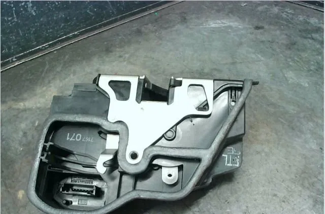 Serrure porte avg Bmw 5 (E60) 525 d (2004-2010) occasion