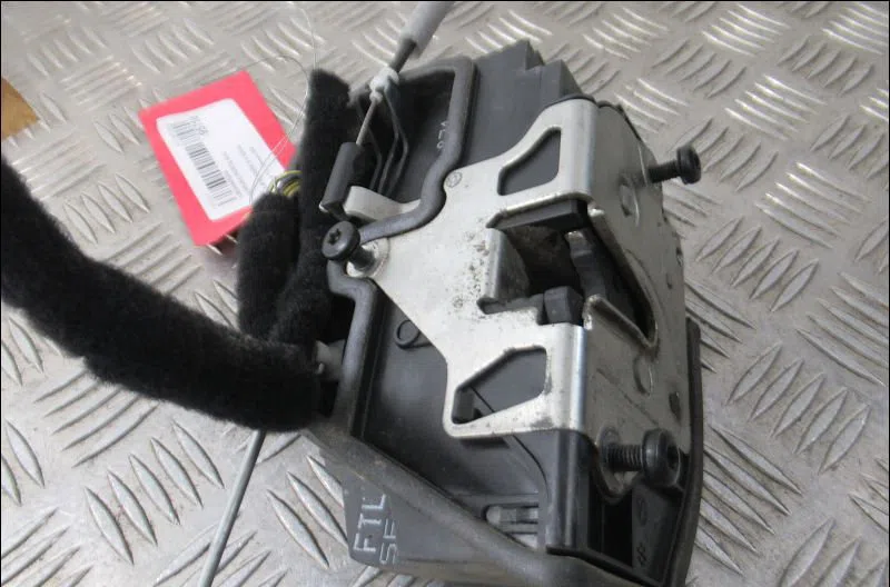 Serrure porte avg Bmw 5 (E60) 530 d (2002-2005) occasion