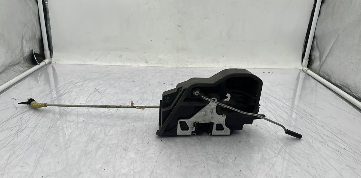 Serrure porte avg BMW SERIE 1 E87 PHASE 2 occasion