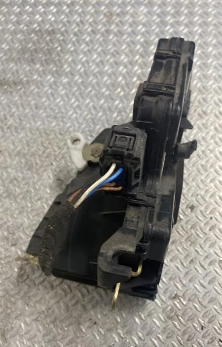 Serrure porte avg BMW SERIE 3 E46  SERIE 3 E46 PHASE 2 occasion
