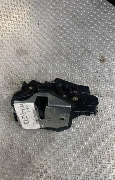 Serrure porte avg BMW SERIE 3 E46  SERIE 3 E46 PHASE 2 occasion
