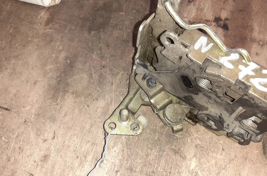 Serrure porte avg Citroen AX (ZA-_) 11 (1986-1994) occasion