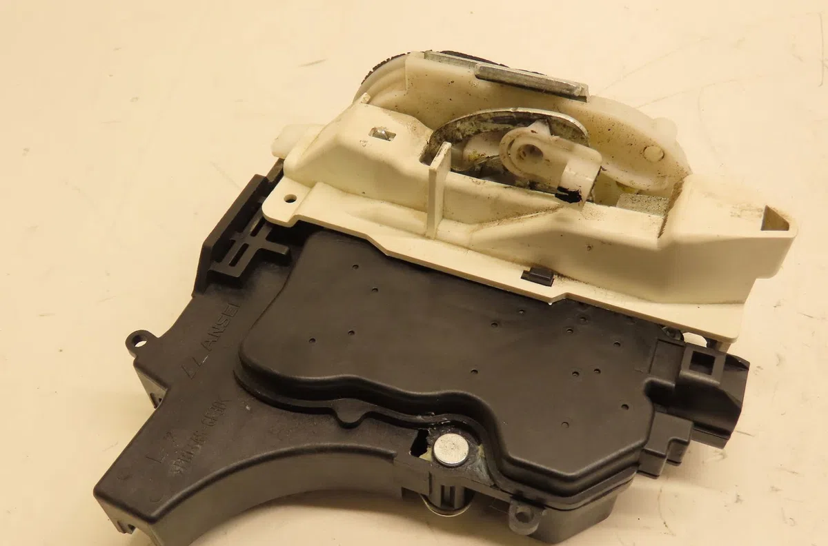Serrure porte avg Citroen C-CROSSER (VU_, VV_) 2.2 hdi (2007-2012) 5 portes occasion