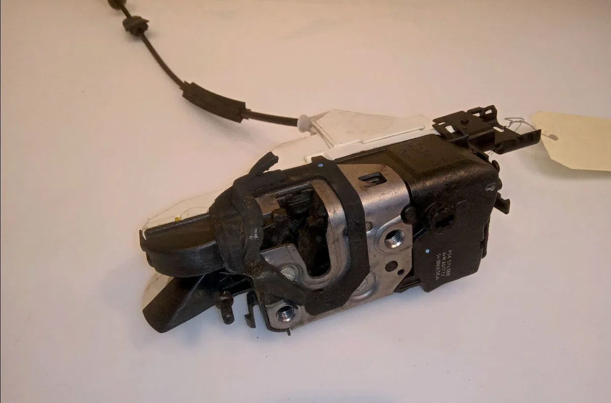 Serrure porte avg Citroen C5 III (RD_) 2.0 hdi (rdrhda) (2008) occasion