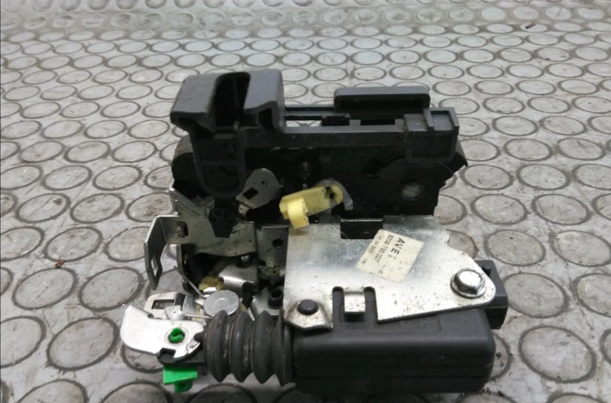 Serrure porte avg Dacia DUSTER (HS_) 1.5 dci 4x4 (hsmc, hsmd) (2010-2018) 5 portes occasion