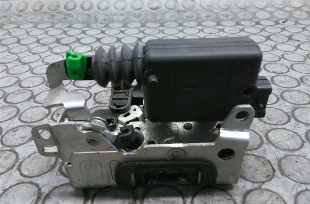 Serrure porte avg Dacia DUSTER (HS_) 1.5 dci 4x4 (hsmc, hsmd) (2010-2018) 5 portes occasion