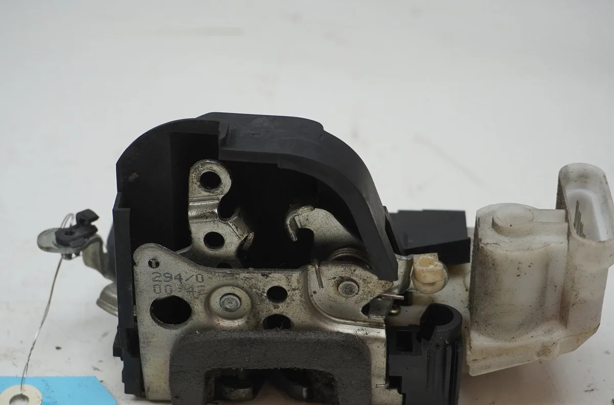 Serrure porte avg Fiat PUNTO (188_) 1.2 60 (188.030, .050, .130, .150, .230, .250) (1999-2010) occasion