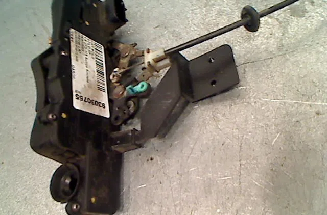 Serrure porte avg FIAT STILO Phase 1 10-2001--09-2007 occasion